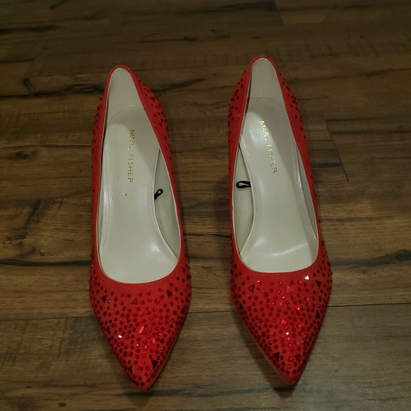 Heels - Picture 2 of 3